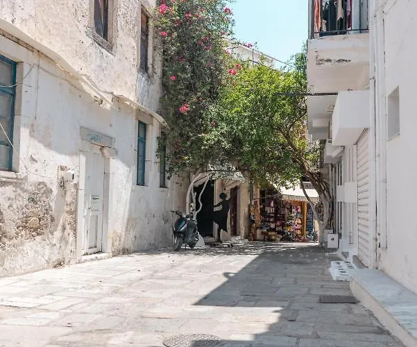 Old Town Comfort By Irini İstanköy