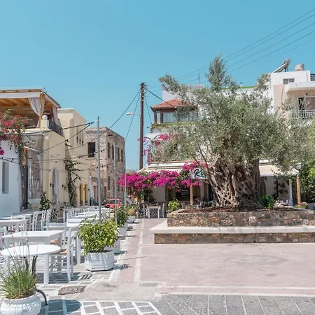 Old Town Comfort By Irini コス・タウン